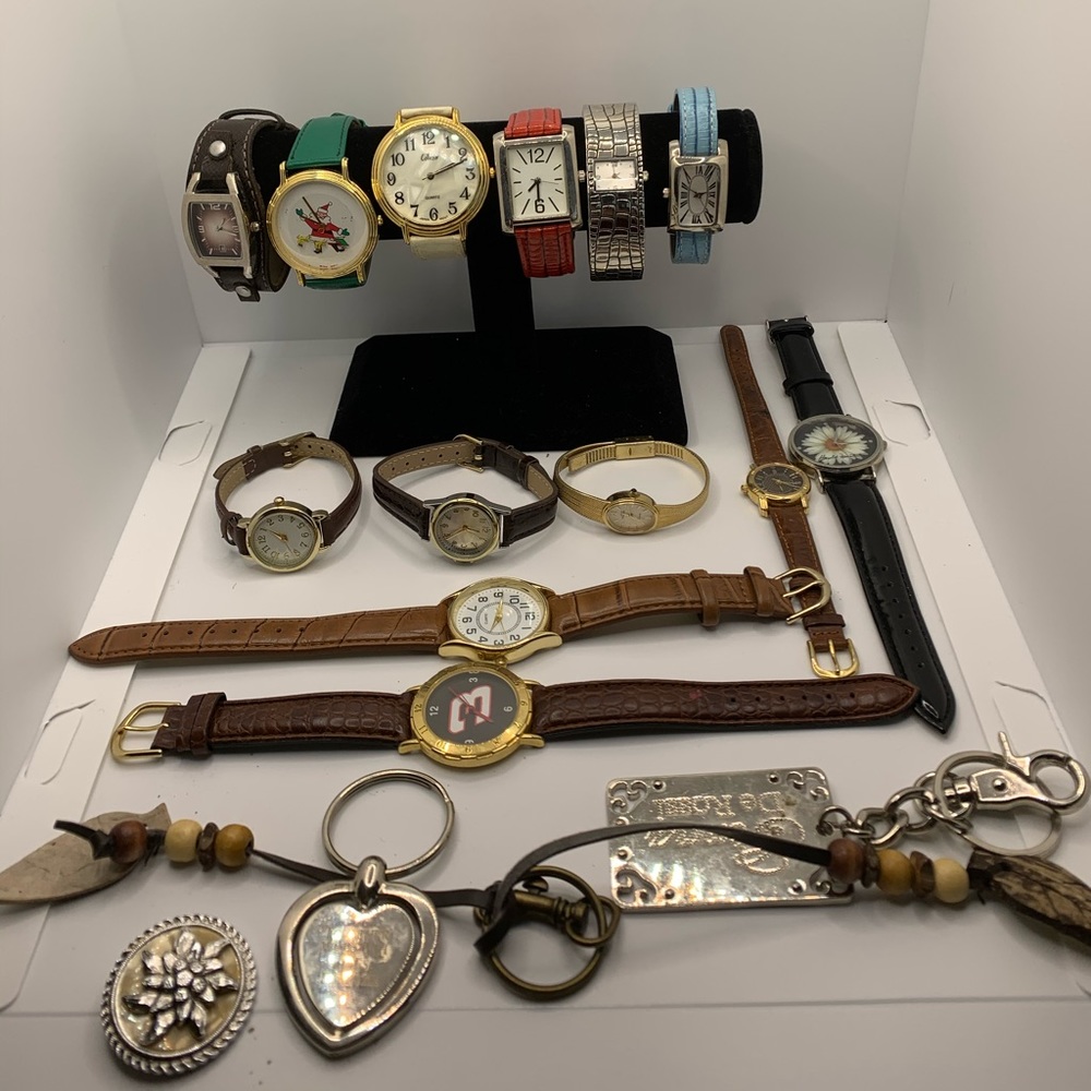 Bundle of 13 vintage watches , and 3 keychains